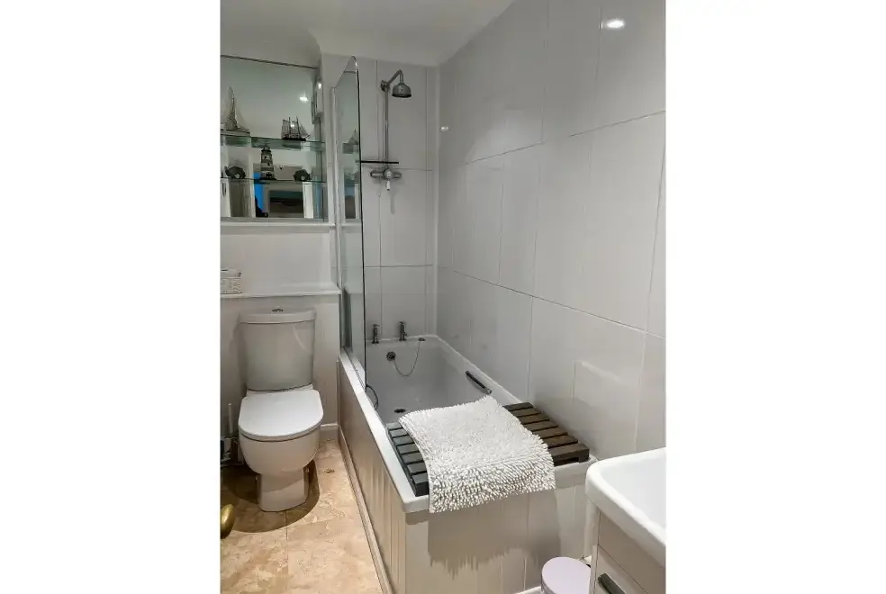 Family bathroom at The Lawns Luxury Apartment in Devon/Beautiful South Hams