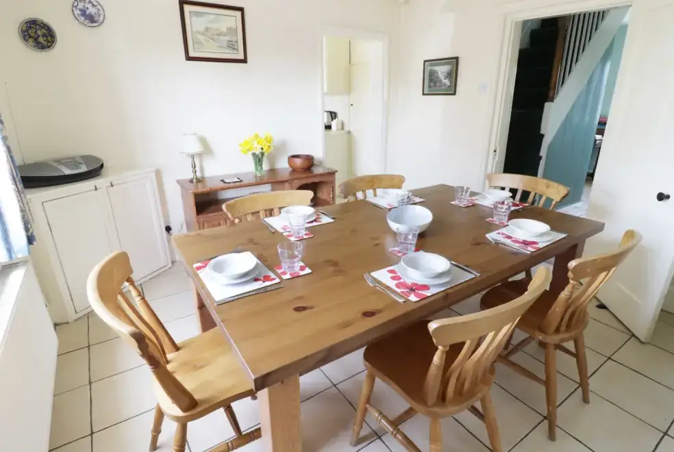 Dining room at The Lock House Pet-Friendly Cottage, Gloucester, Cotswolds 