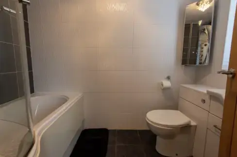 Family bathroom at The Locks, Newport