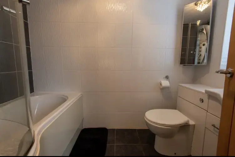 Family bathroom at The Locks