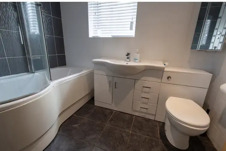 Family bathroom at The Locks