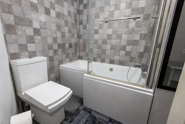 Family bathroom at The Locks