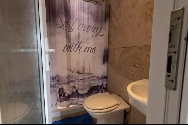 Shower room at The Locks