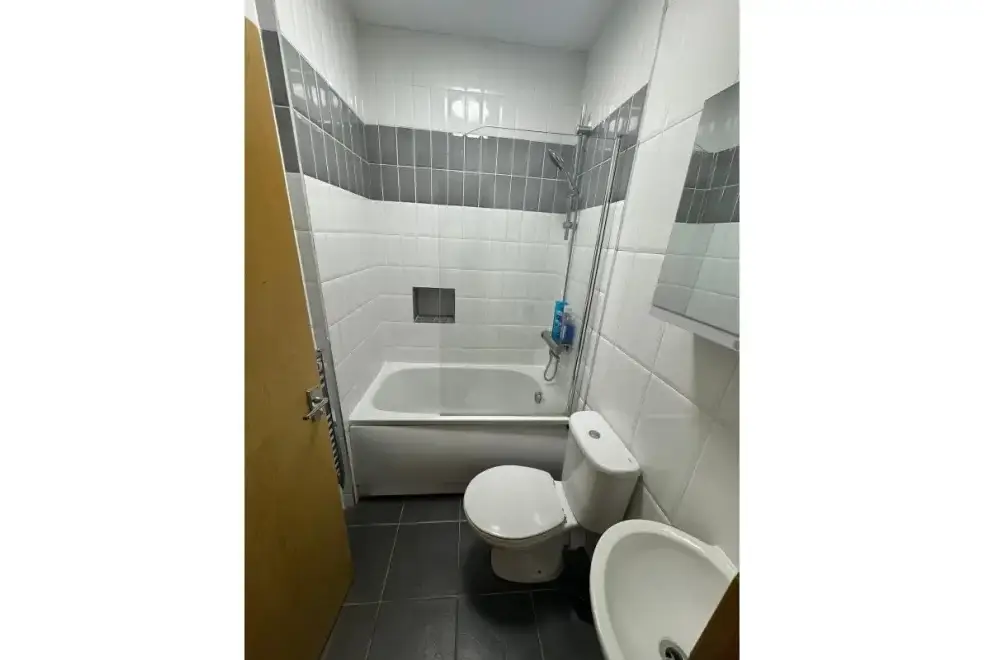 Family bathroom at The Locks