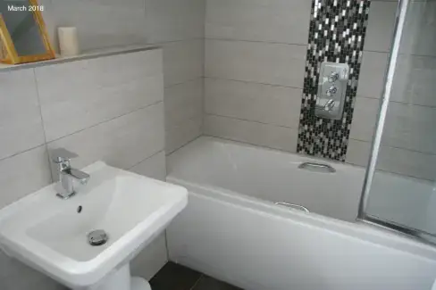 Family bathroom at The Lodge at Colmer, Kingsbridge, Devon