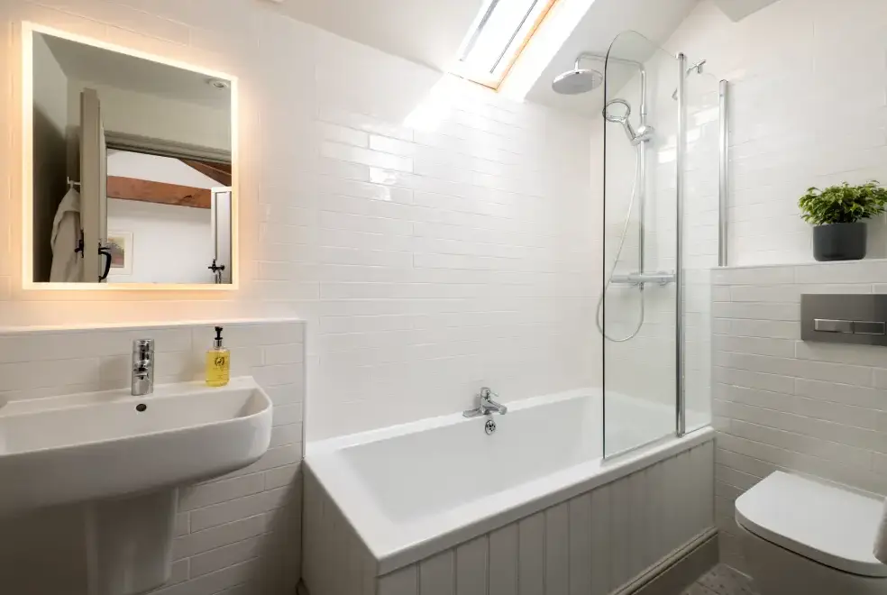 Family bathroom at The Long Barn