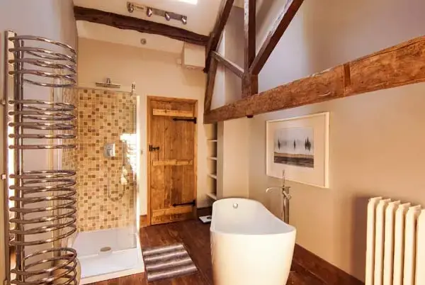 Family bathroom at The Malthouse