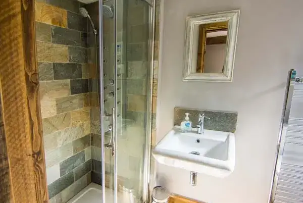 Shower room at The Malthouse