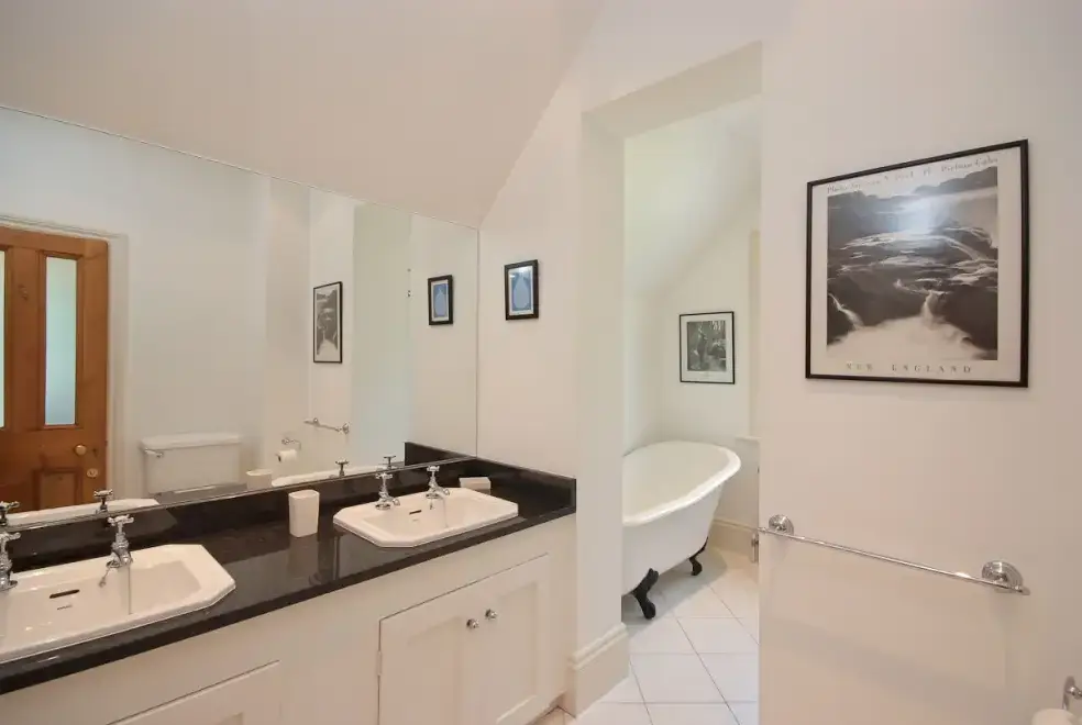 Ensuite bathroom at The Manor House