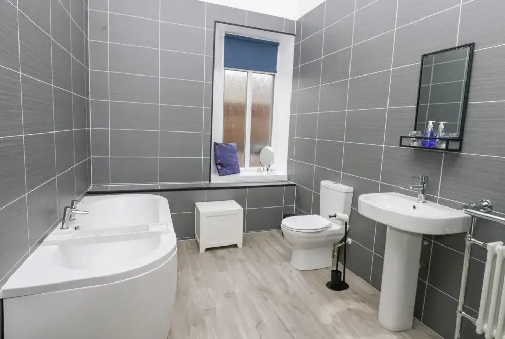 Family bathroom at The Miners Hall Retreat