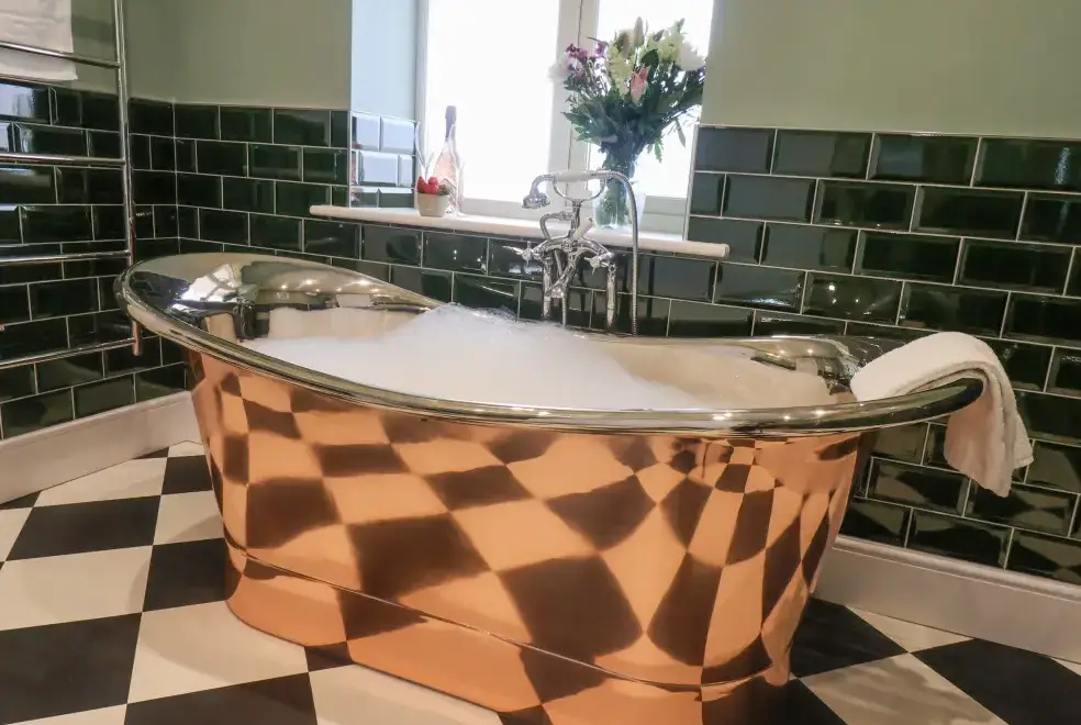 Family bathroom at The Old Guard House