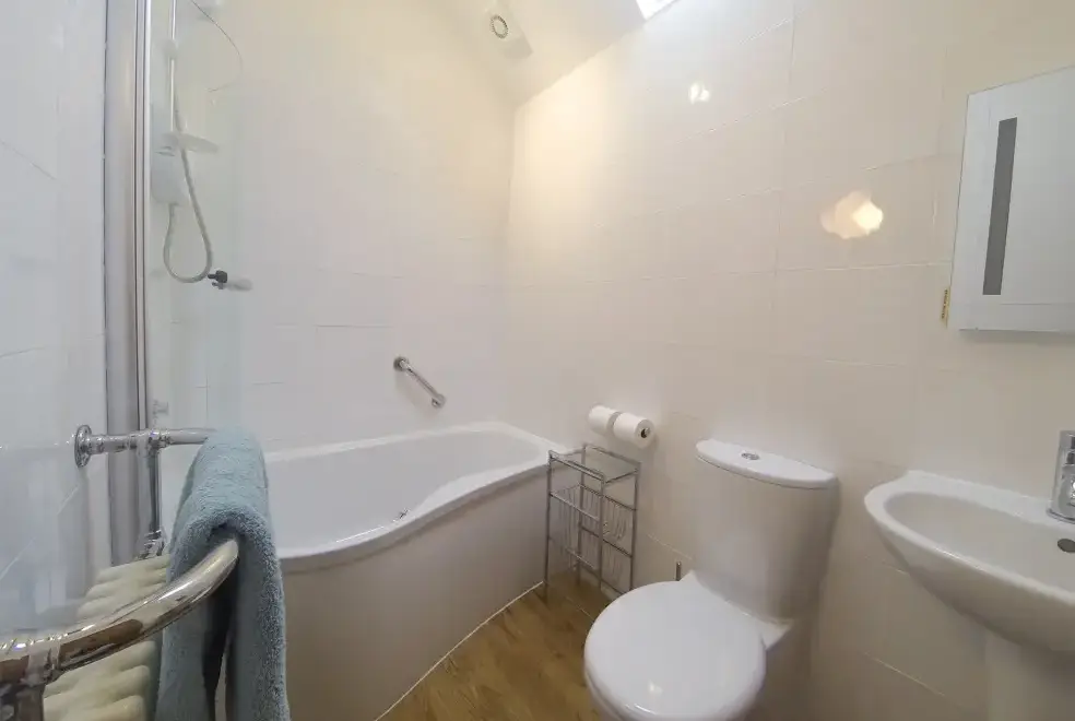 Family bathroom at The Old Milking Parlour