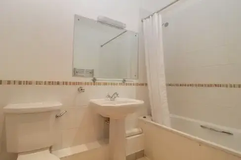 Family bathroom at The Old Stables Holiday Barn, Dorset