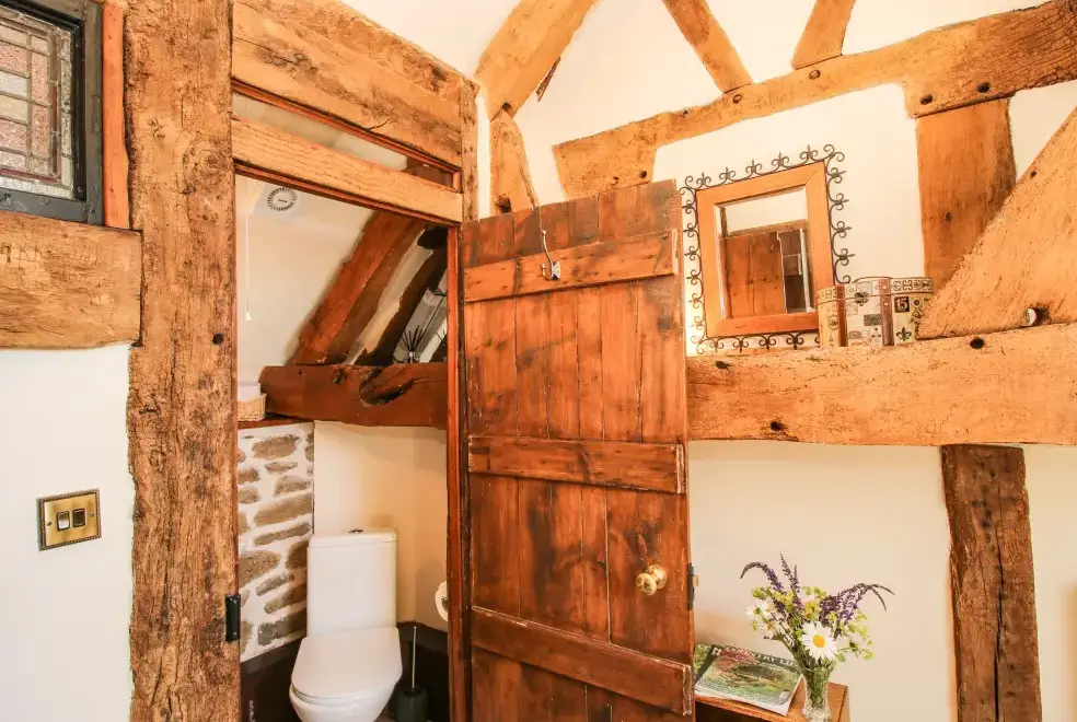 Loo at The Olde Cow House, Shropshire Hills