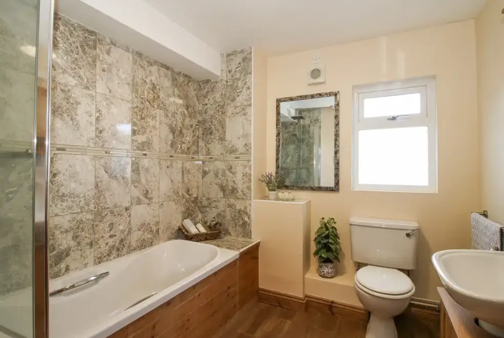 Family bathroom at The Owl Barn