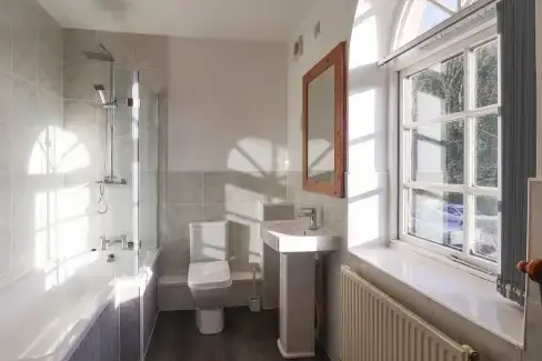 Family bathroom at The Power House, North Yorkshire