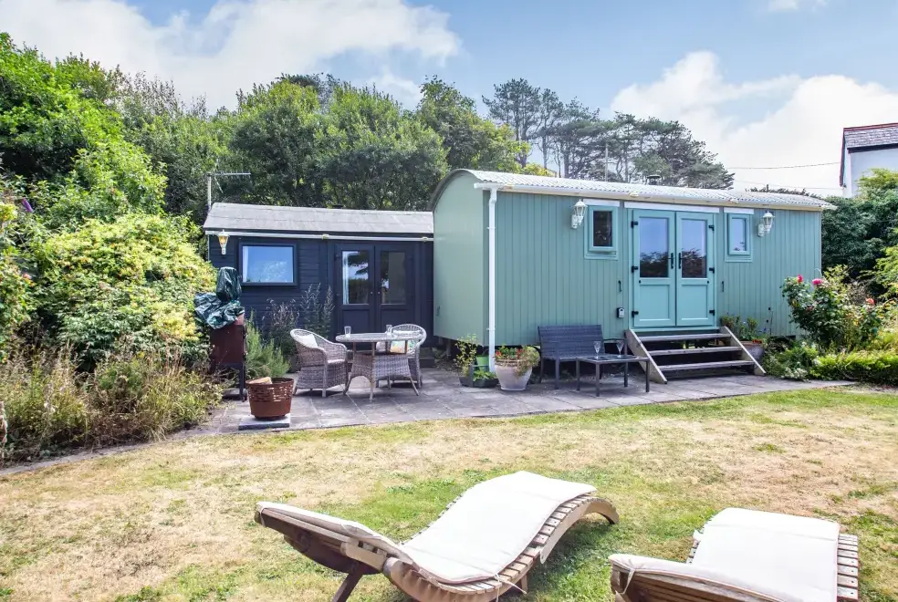 Enclosed garden at The Shepherd's Hut