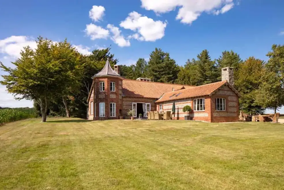 The Shooting lodge, Wrackleford Estate, from the outside