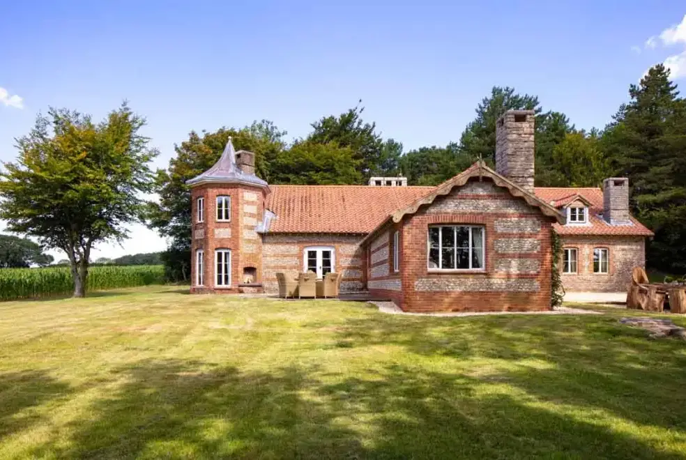 The Shooting lodge, Wrackleford Estate, from the outside