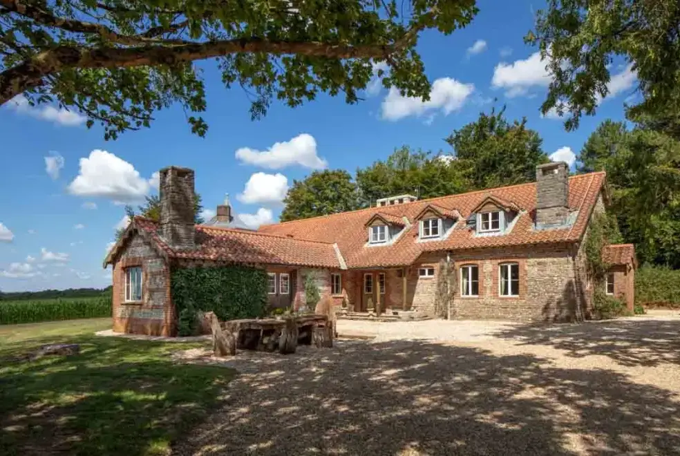 The Shooting lodge, Wrackleford Estate, from the outside