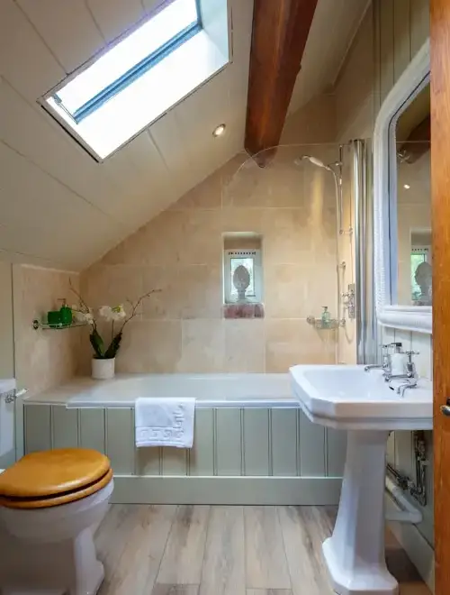 Family bathroom at The Shooting lodge, Wrackleford Estate
