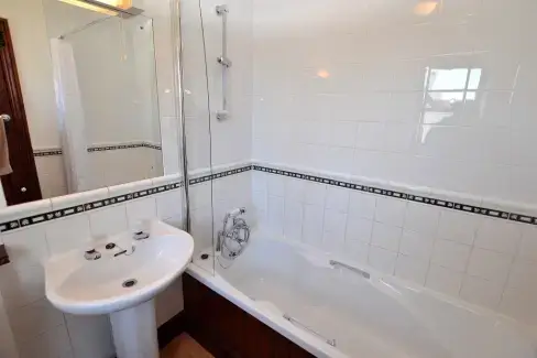 Family bathroom at The Smithy at Three Gates Farm, Devon