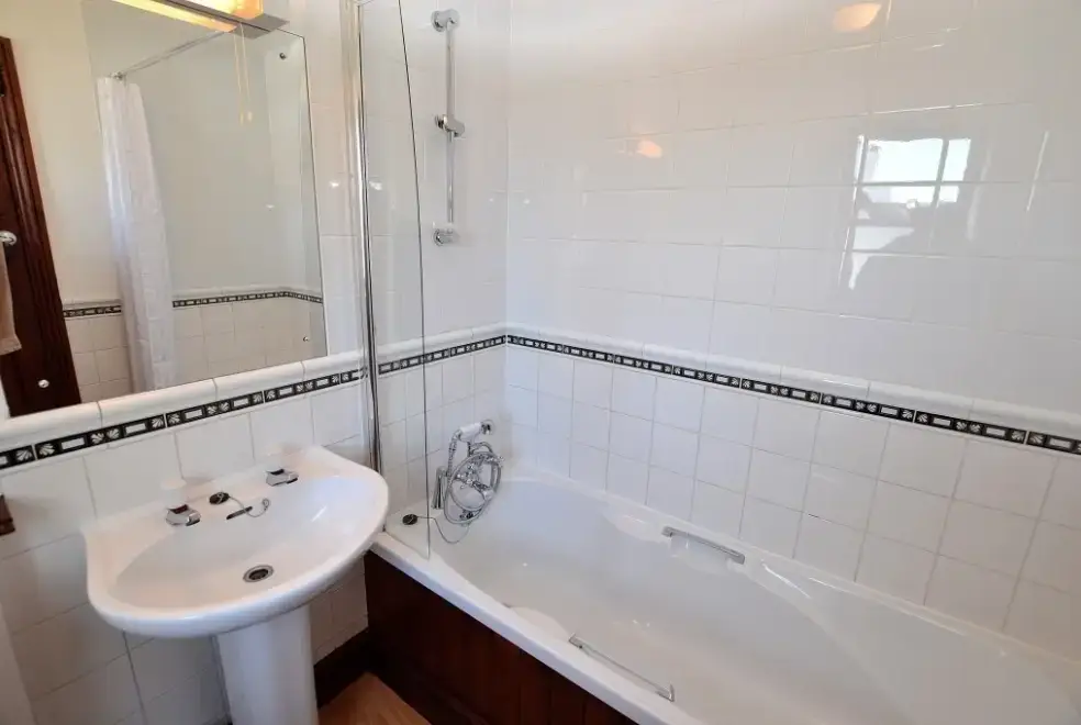 Family bathroom at The Smithy at Three Gates Farm