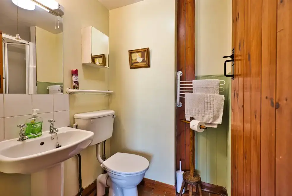 Loo at The Stable, Old Barn Cottages