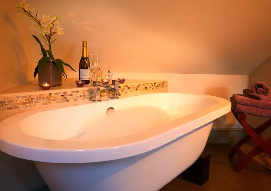 Family bathroom at The Stables Holiday Cottage