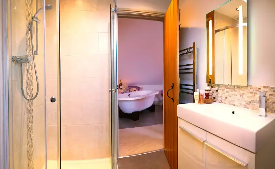 Ensuite bathroom at The Stables Holiday Cottage
