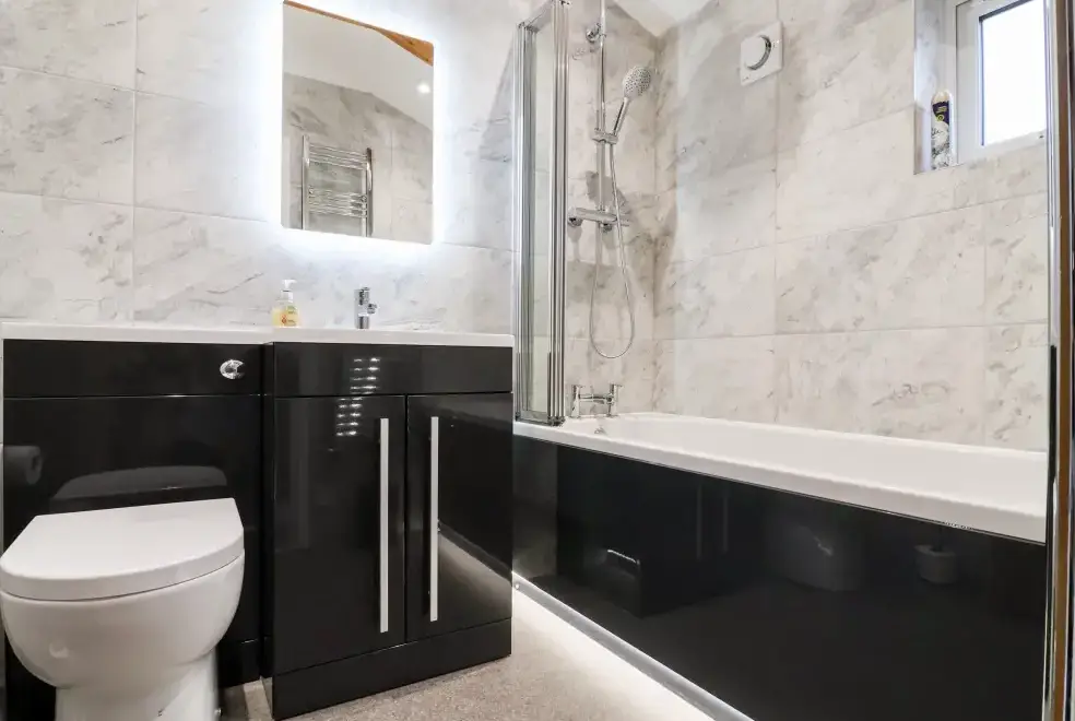 Family bathroom at The Stables @ Merrydown