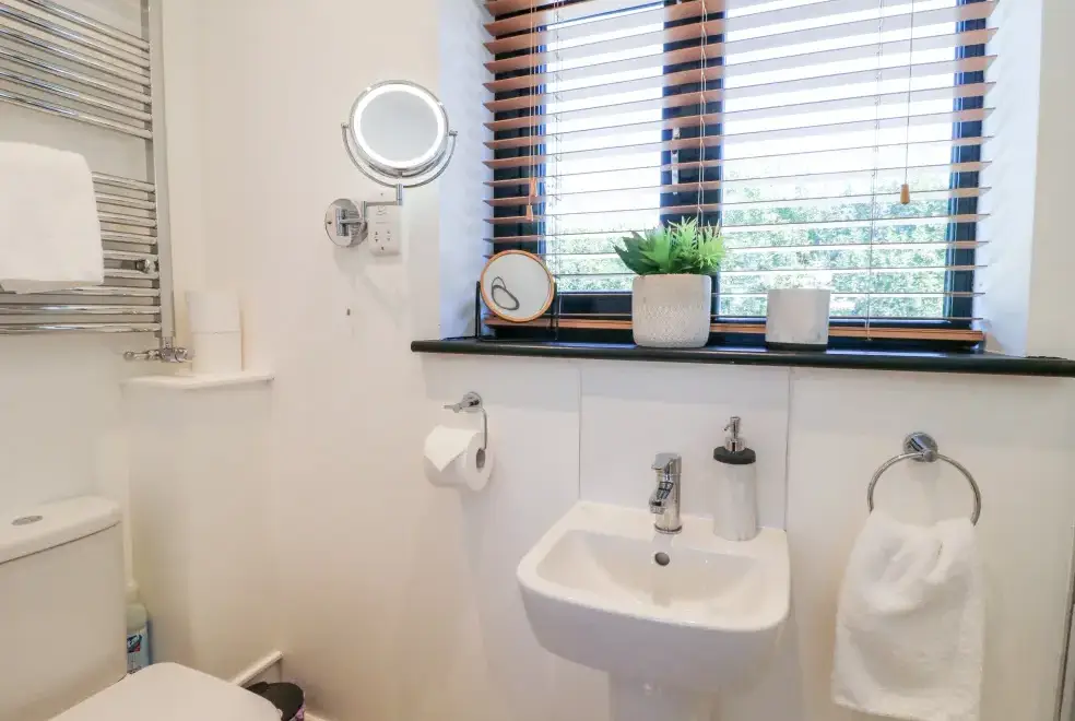 Loo at The Wood Shed, Bank Top Farm