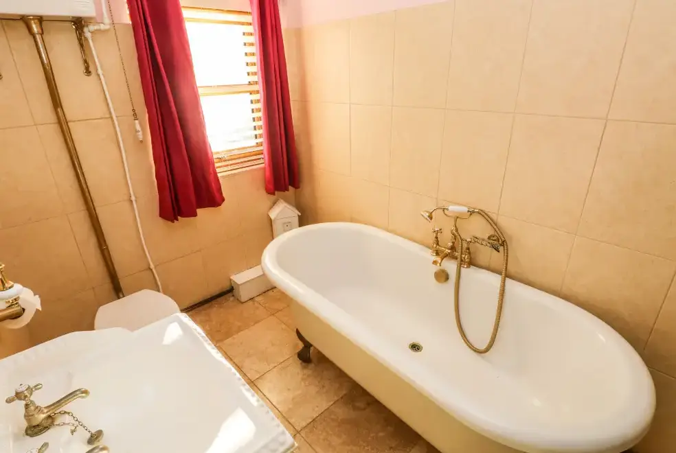 Family bathroom at The Woodlands Lower Level