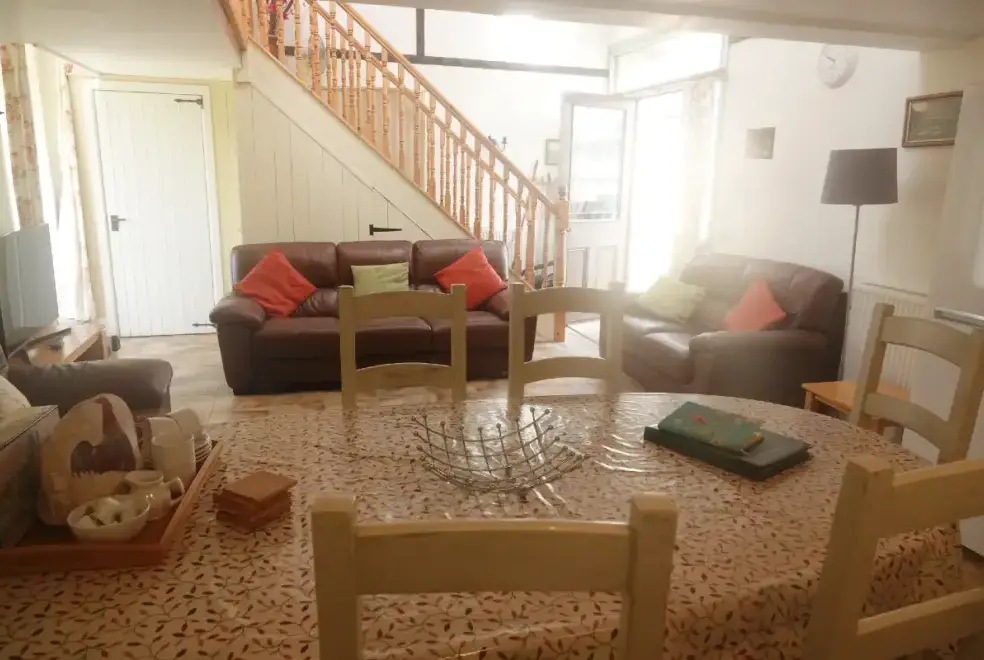 Open plan living area at Threshers Barn