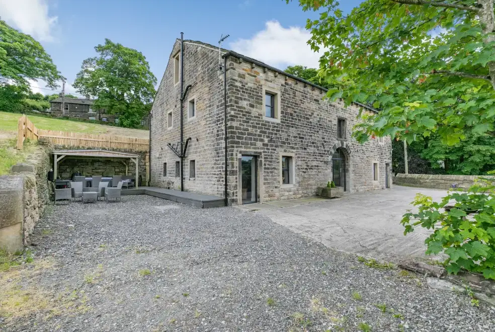 Top Barn, from the outside