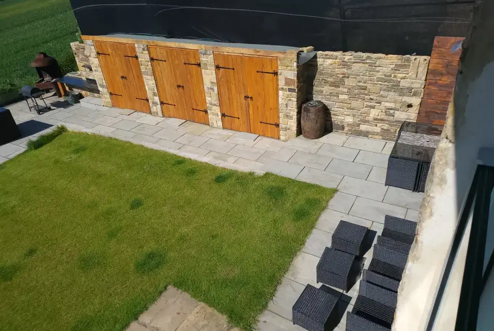 Enclosed garden at Top Hill Farm Cottage