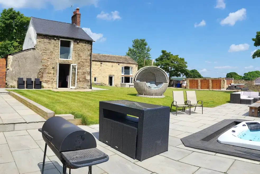 Top Hill Farm Cottage, from the outside