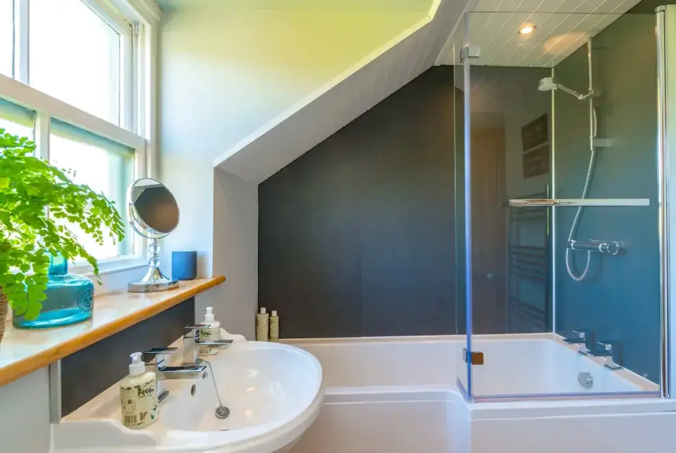 Ensuite bathroom at Townfoot Cottage