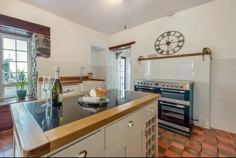 Well equipped kitchen at Trebrowen