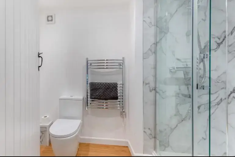 Ensuite bathroom at Trebrowen