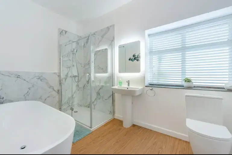 Family bathroom at Trebrowen