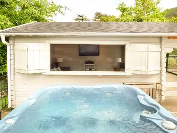 Private Hot Tub at Treetops Rural Retreat