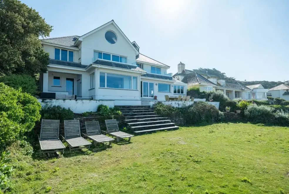 Treverden, from the outside