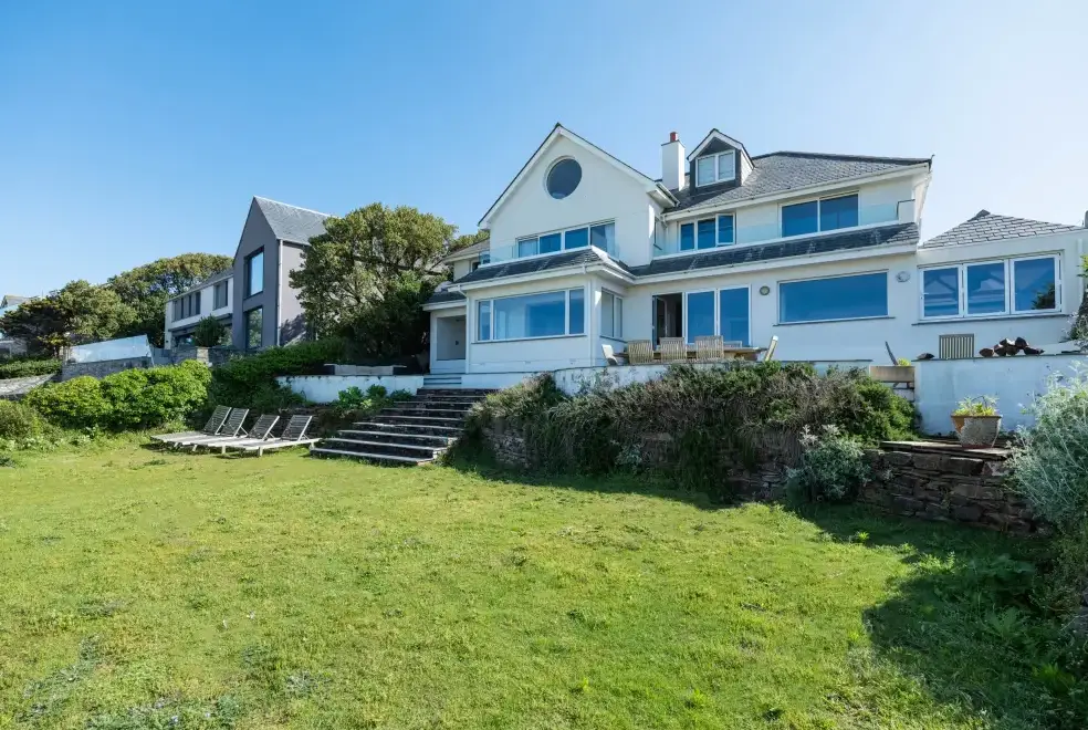 Treverden, from the outside