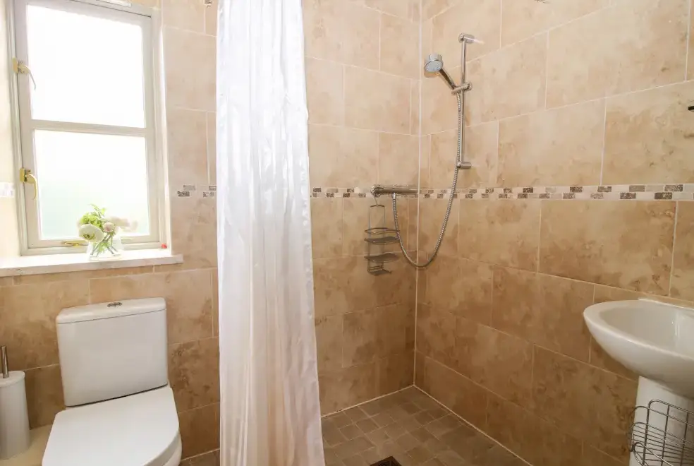 Wet room at Trooper's Holiday Barn, Shropshire Hills AONB