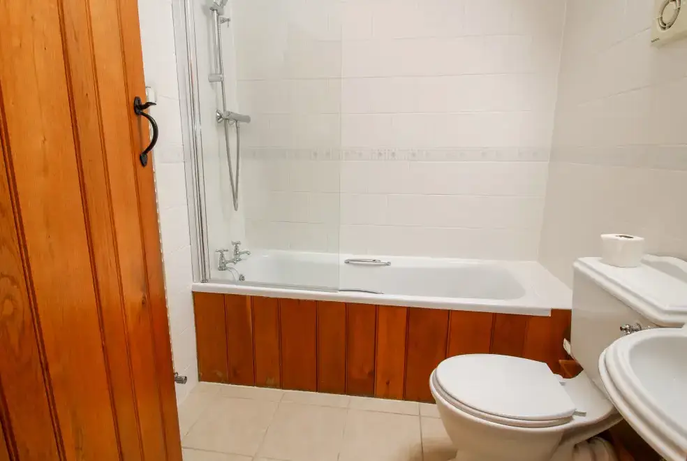 Family bathroom at Trooper's Holiday Barn, Shropshire Hills AONB