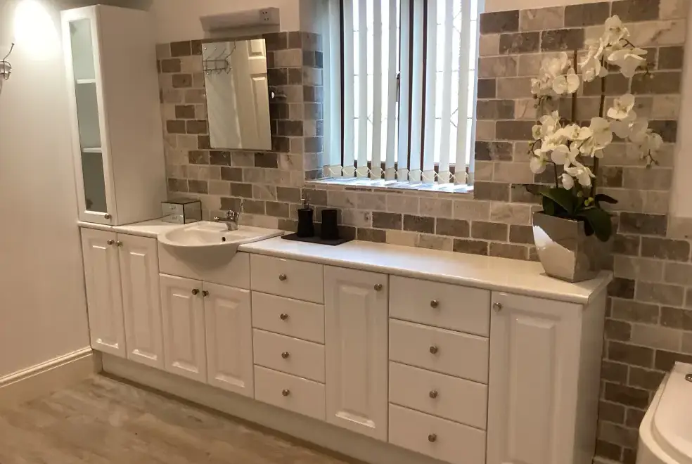 Ensuite bathroom at Two Owls Lodge