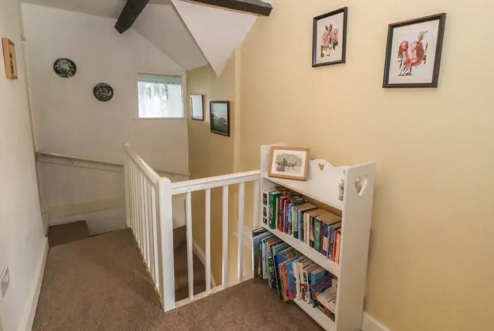 Library at Ty Fferm Bodlasan