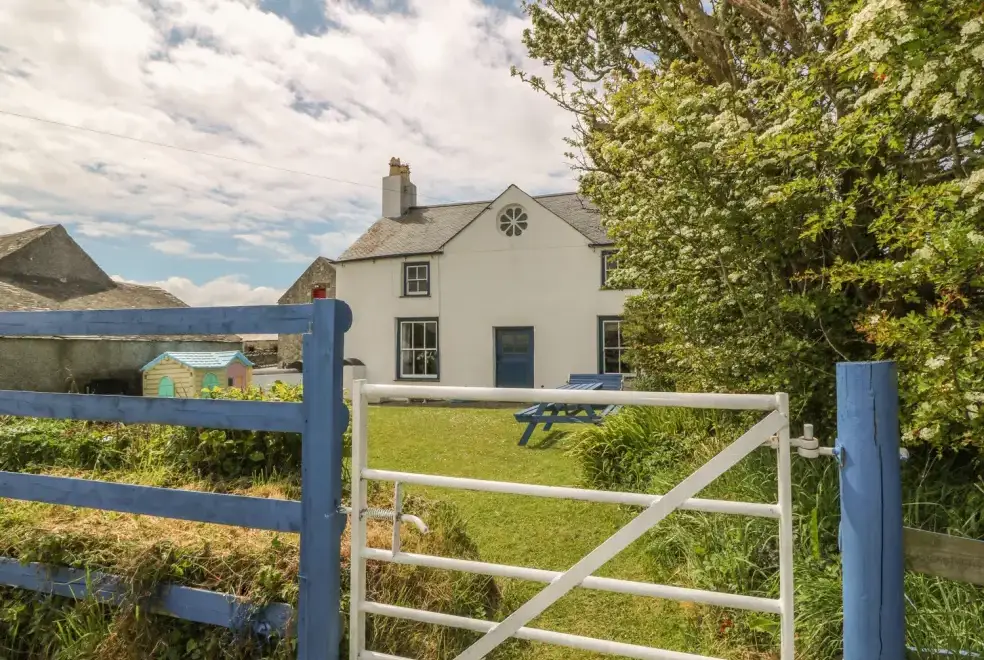 Ty Fferm Bodlasan, from the outside