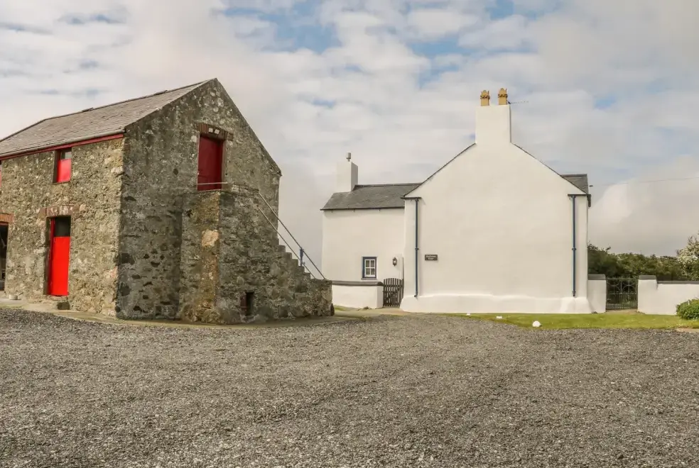 Ty Fferm Bodlasan, from the outside